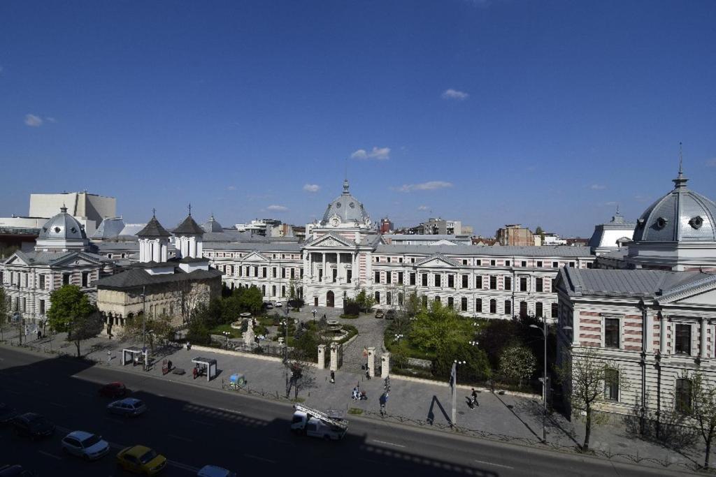 Square - View Of Apartment Bucharest