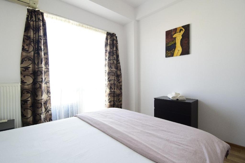 Square - View Of Apartment Bucharest