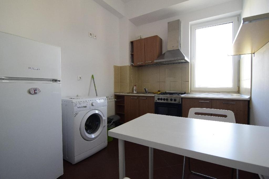 Square - View Of Apartment Bucharest