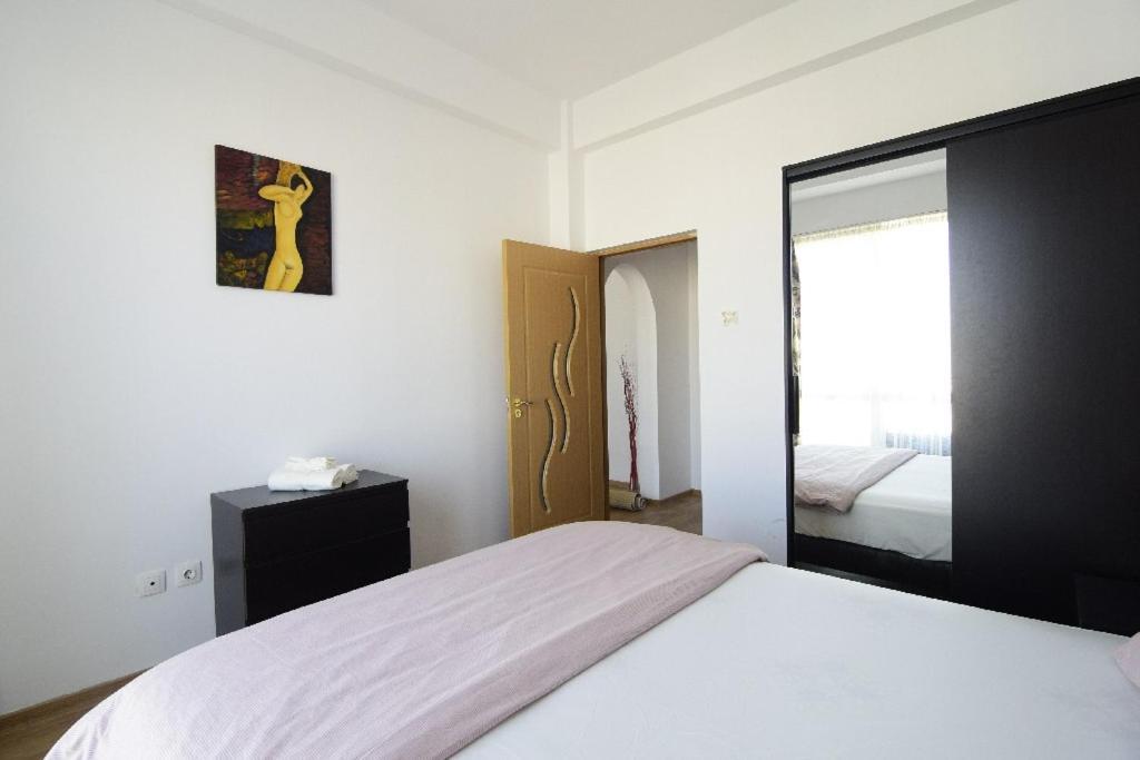 Square - View Of Apartment Bucharest